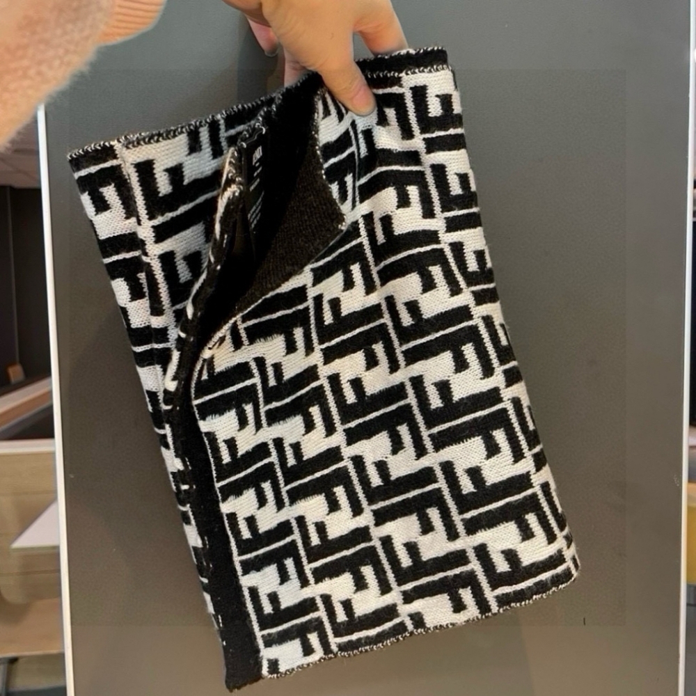 Fendi scarf - Picture 4 of 4